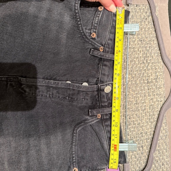 AGOLDE Dee Black Jean Shorts Womens Size 25 - Picture 7 of 11